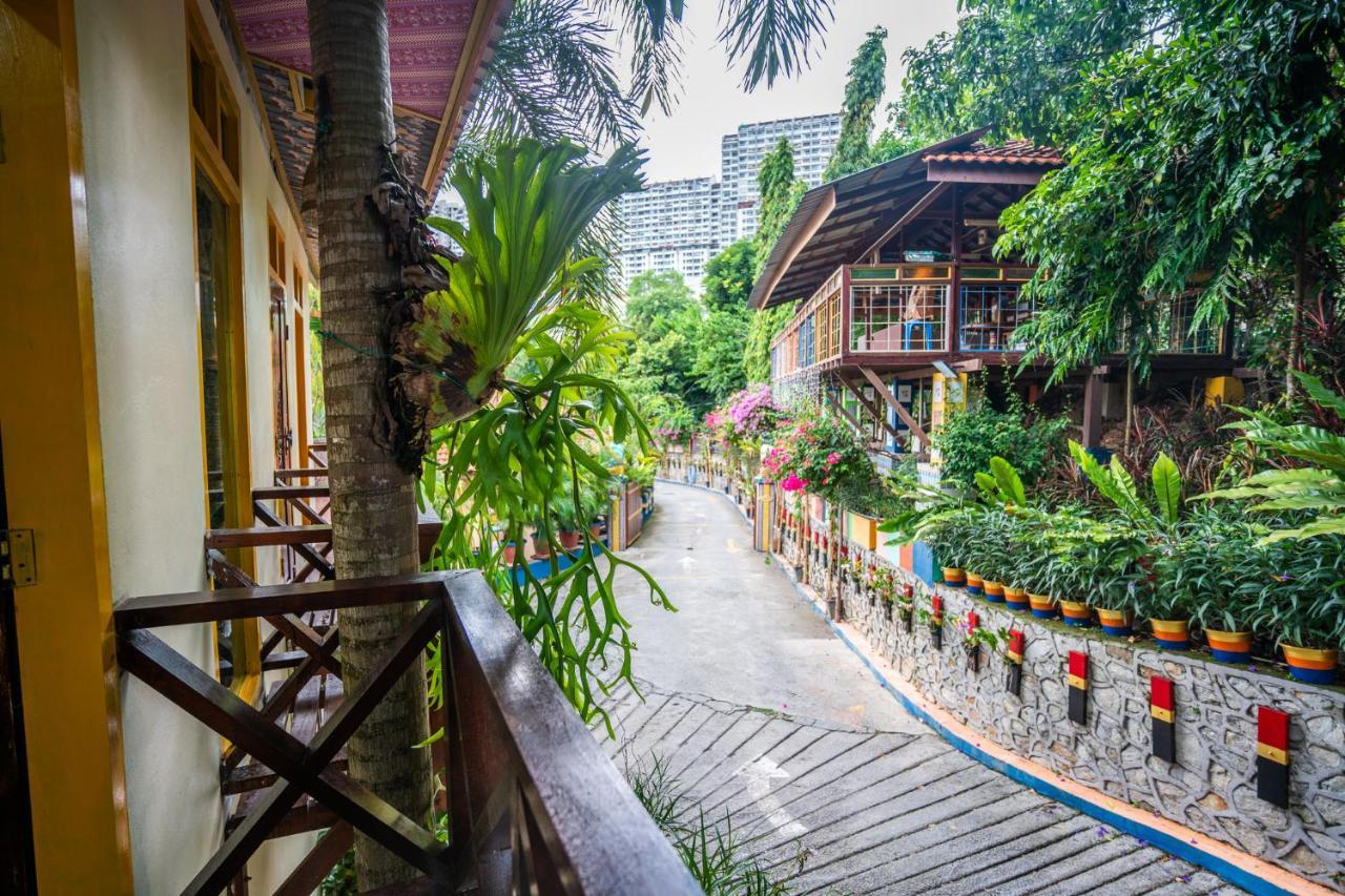Lost Paradise Resort Batu Ferringhi Exterior foto